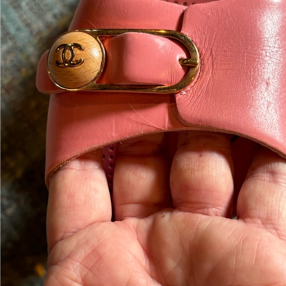 CHANEL Interlocking CC logo leather slides. Good condition. - Picture 3 of 8